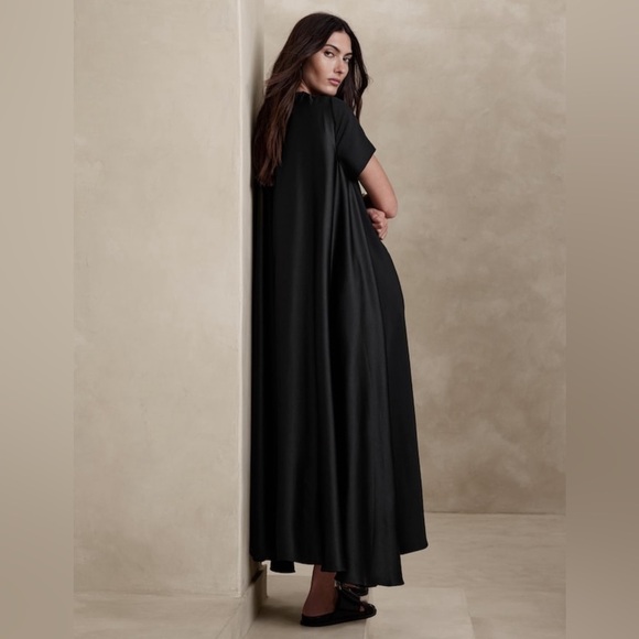 FINAL MARKDOWN! Banana Republic Aurelia Crepe & Satin Maxi Dress - Multiple 🪹💫 - Picture 4 of 9